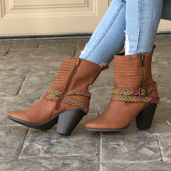 NIB Tan Boho Chic Beaded Belted Embellished Boots - Picture 3 of 8
